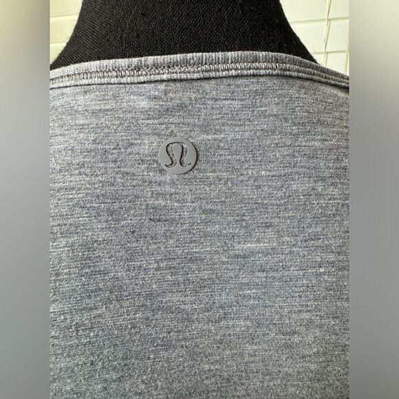 Lululemon Do The Daily Tee Short Sleeve Twist Cropped Crescent Grey sz 6 Workout - Picture 6 of 6